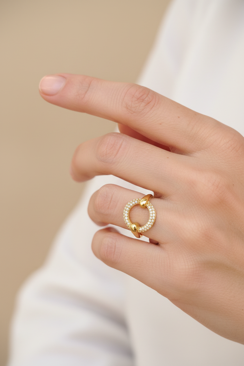Anello - Mano Elegante