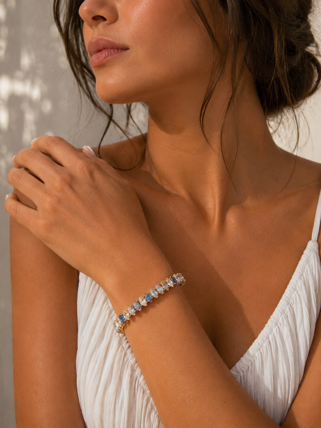Bracciale Zirconi Blu e Bianchi Dorato